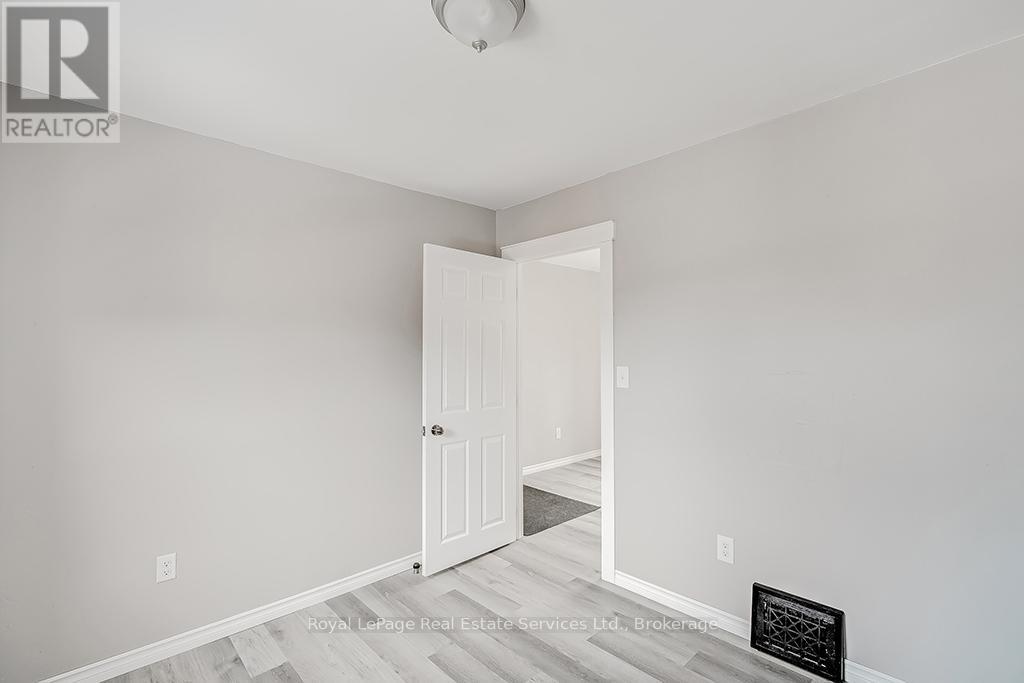 Upper - 33 Rose Avenue, Brantford, Ontario  N3S 2M3 - Photo 20 - X12700794