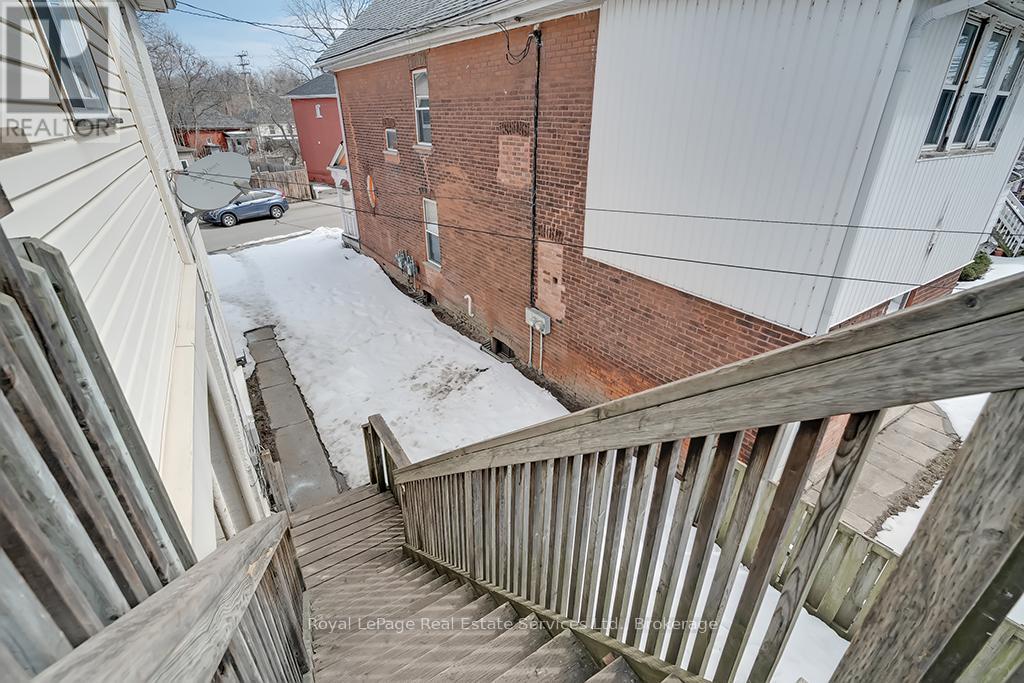 Upper - 33 Rose Avenue, Brantford, Ontario  N3S 2M3 - Photo 23 - X12700794