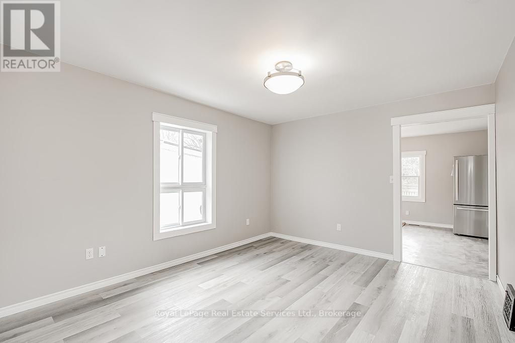 Upper - 33 Rose Avenue, Brantford, Ontario  N3S 2M3 - Photo 4 - X12700794