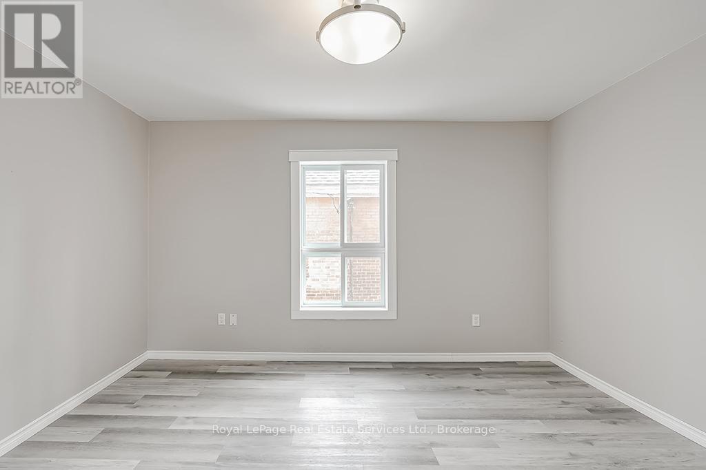 Upper - 33 Rose Avenue, Brantford, Ontario  N3S 2M3 - Photo 5 - X12700794