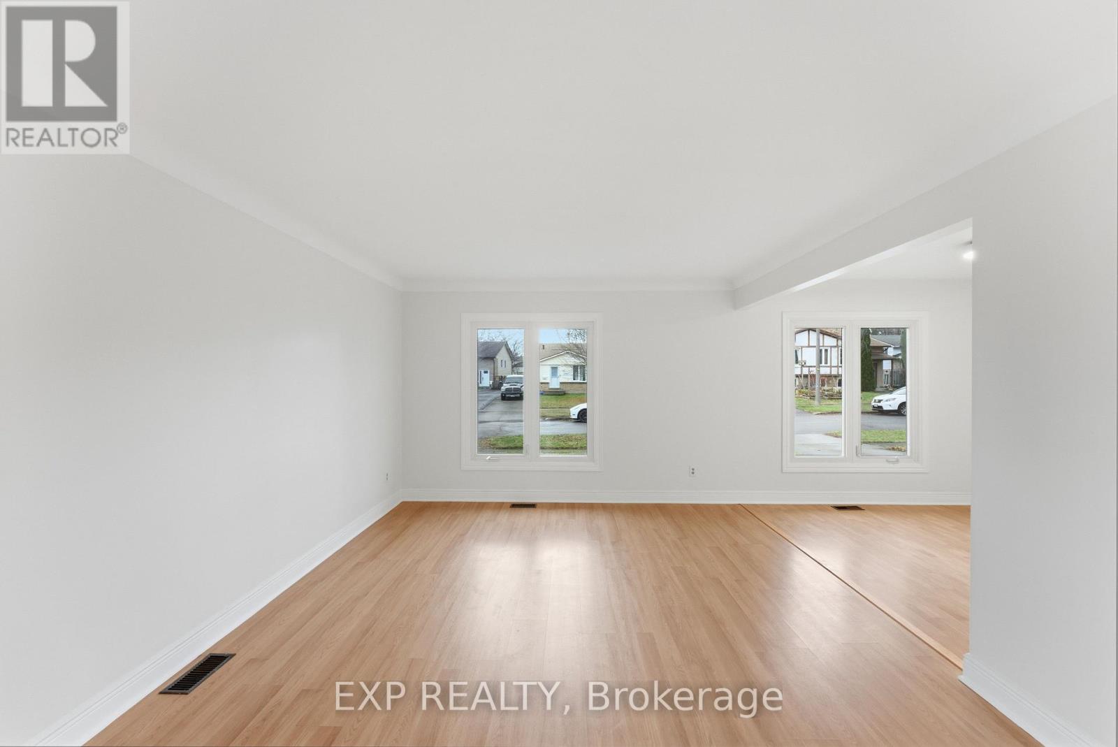 6049 Tampa Court, Niagara Falls (Church's Lane), Ontario  L2J 3Z9 - Photo 3 - X12700822