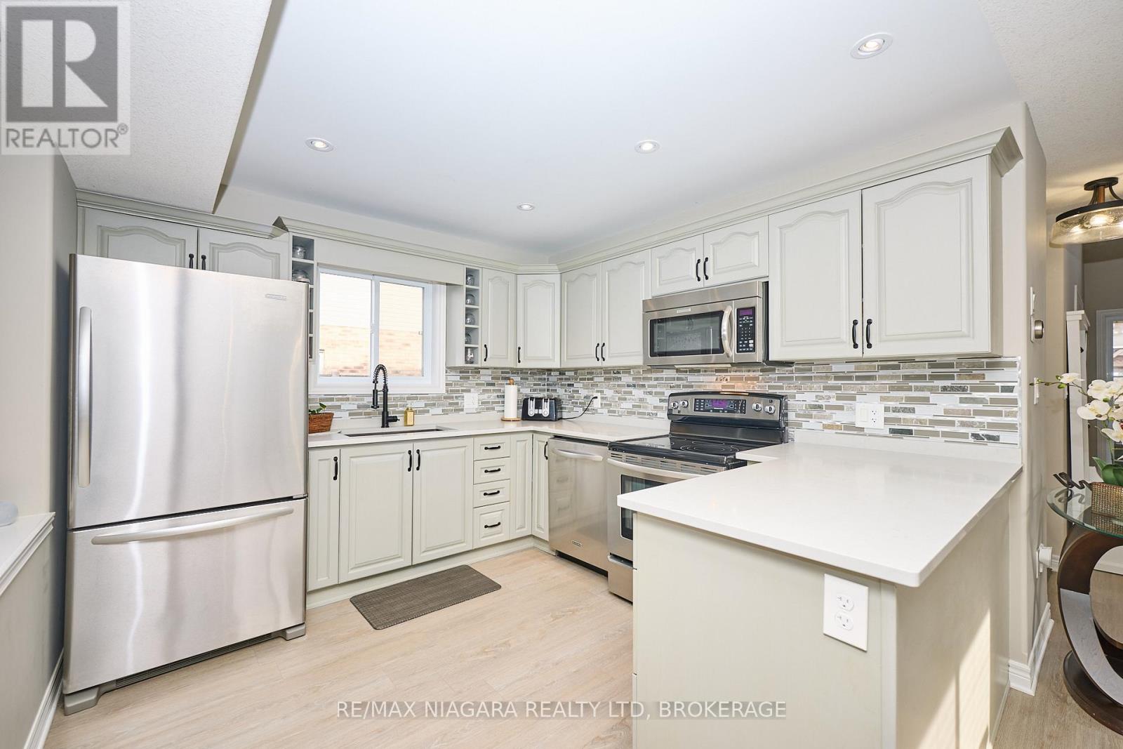 8725 Kelsey Crescent, Niagara Falls (Forestview), Ontario  L2H 0E5 - Photo 10 - X12700874