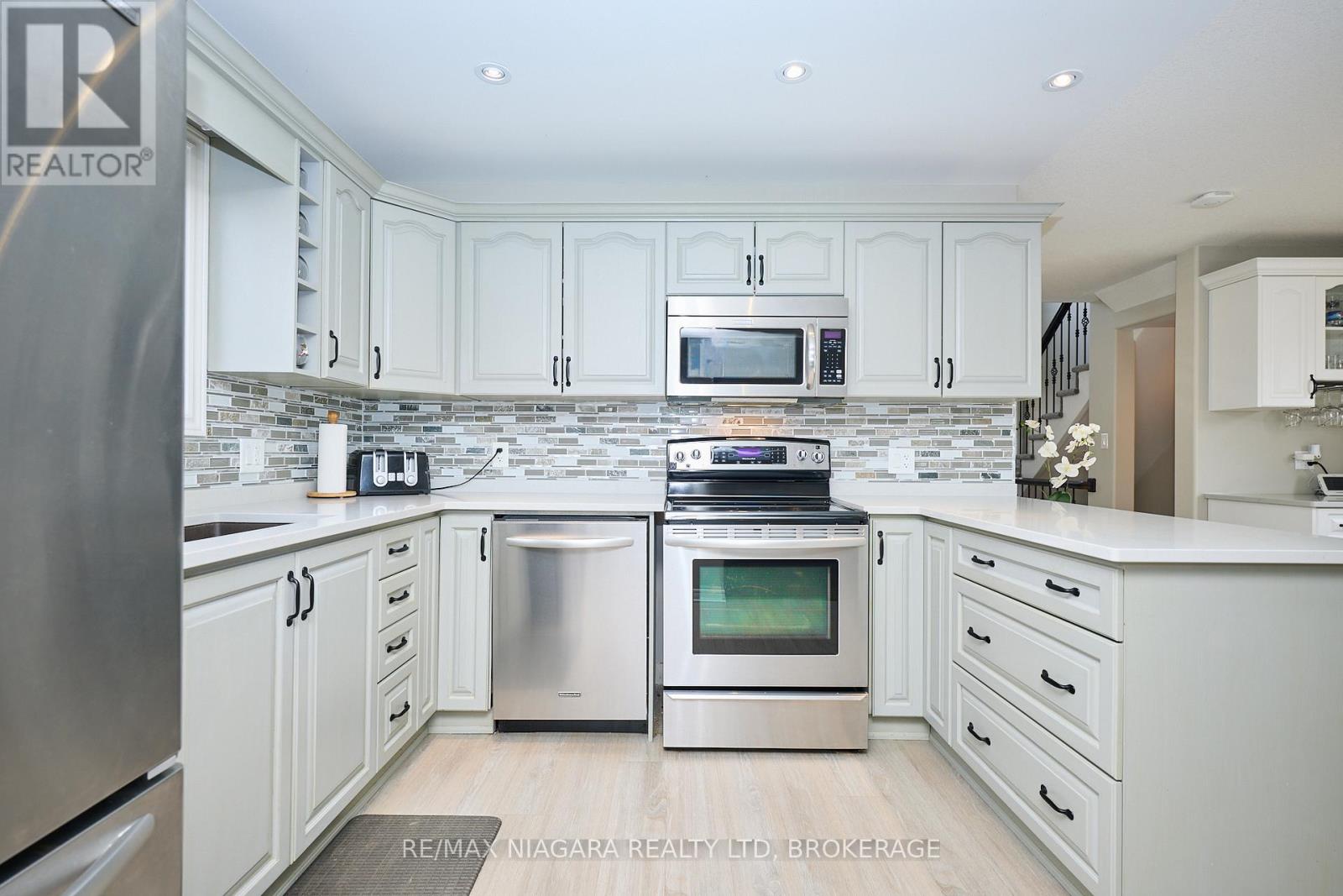 8725 Kelsey Crescent, Niagara Falls (Forestview), Ontario  L2H 0E5 - Photo 12 - X12700874