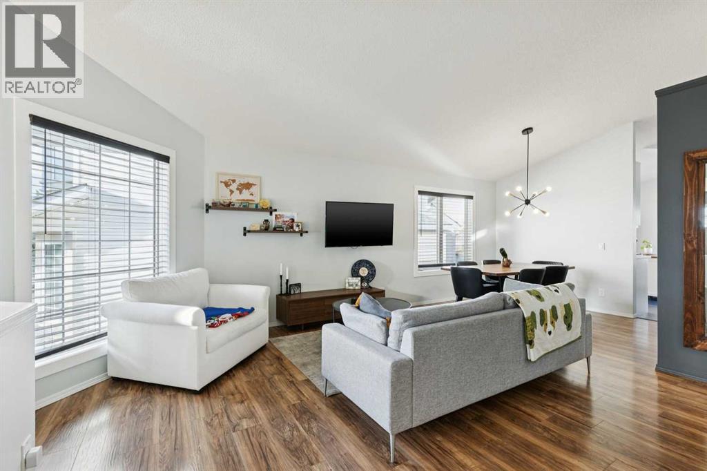 103 Hawkmount Green Nw, Calgary, Alberta  T3G 3T8 - Photo 5 - A2278890