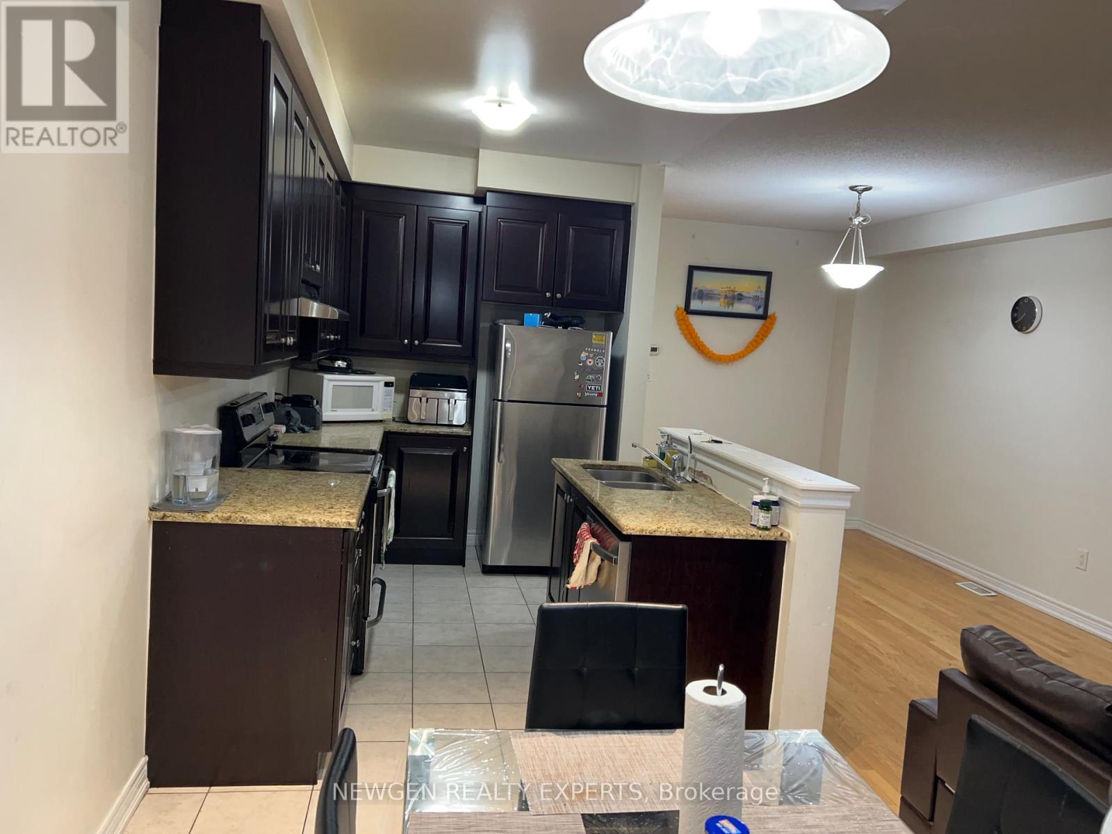 188 Sky Harbour Drive, Brampton, Ontario  L6Y 2Z9 - Photo 3 - W12700268