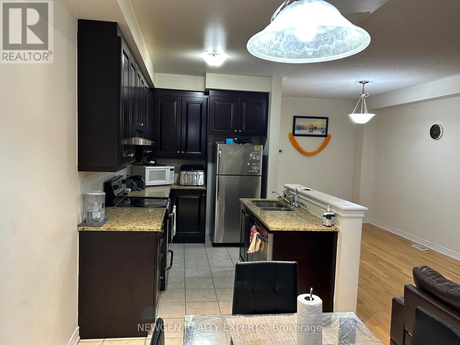 188 Sky Harbour Drive, Brampton, Ontario  L6Y 2Z9 - Photo 2 - W12700268