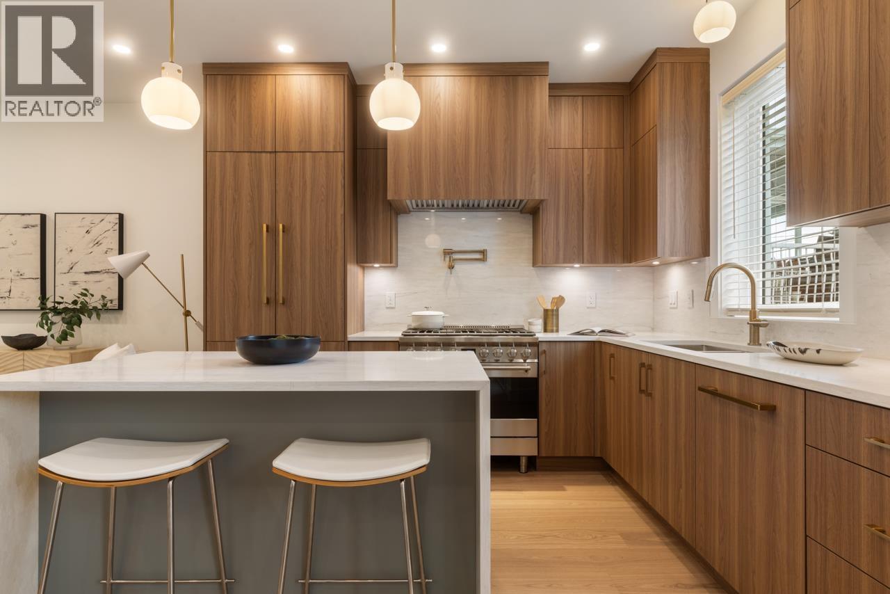 2049 E 4TH AVENUE, Vancouver, British Columbia