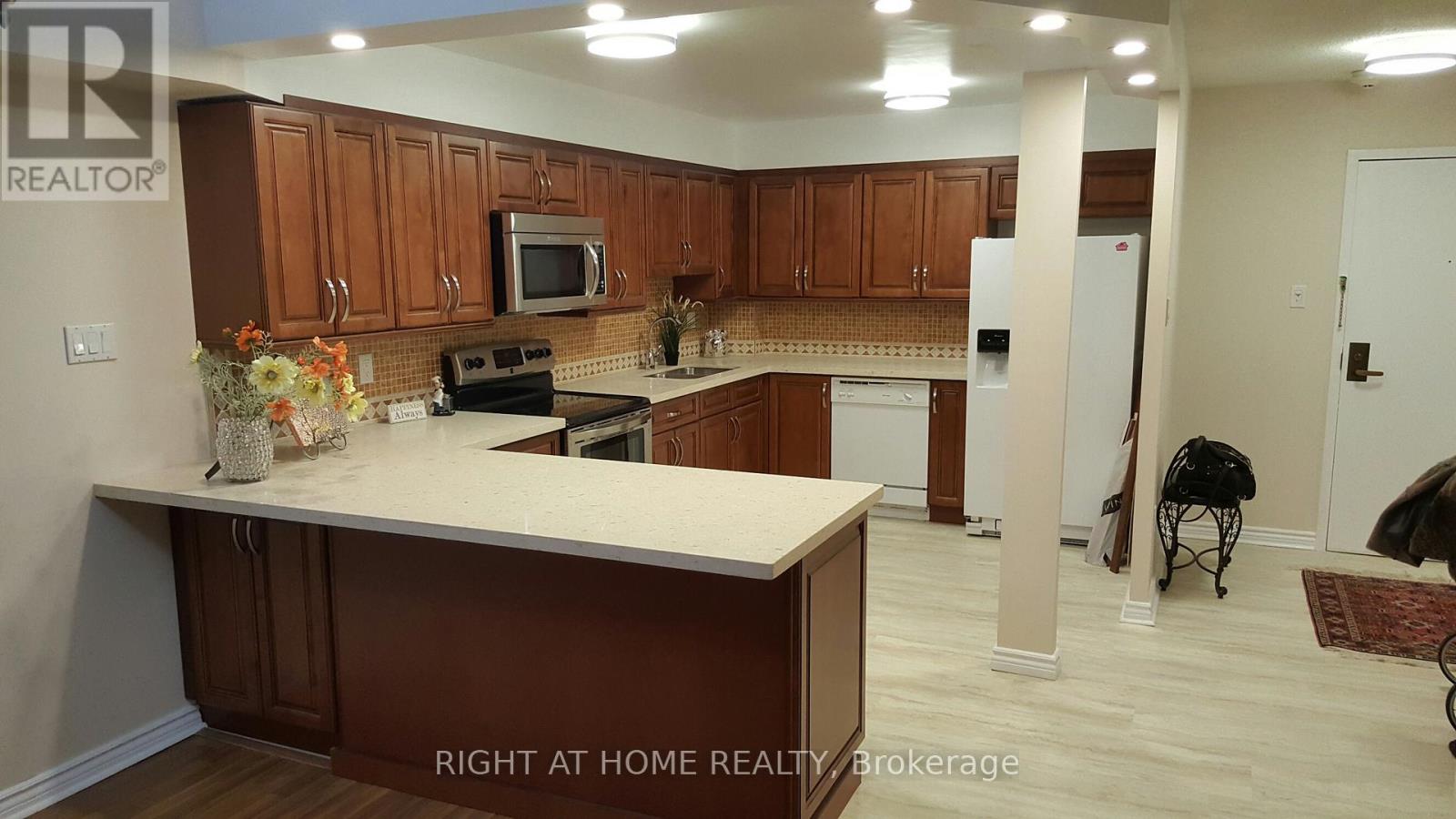 607 - 45 Carlton Street, Toronto, Ontario  M5B 2H9 - Photo 8 - C12700816