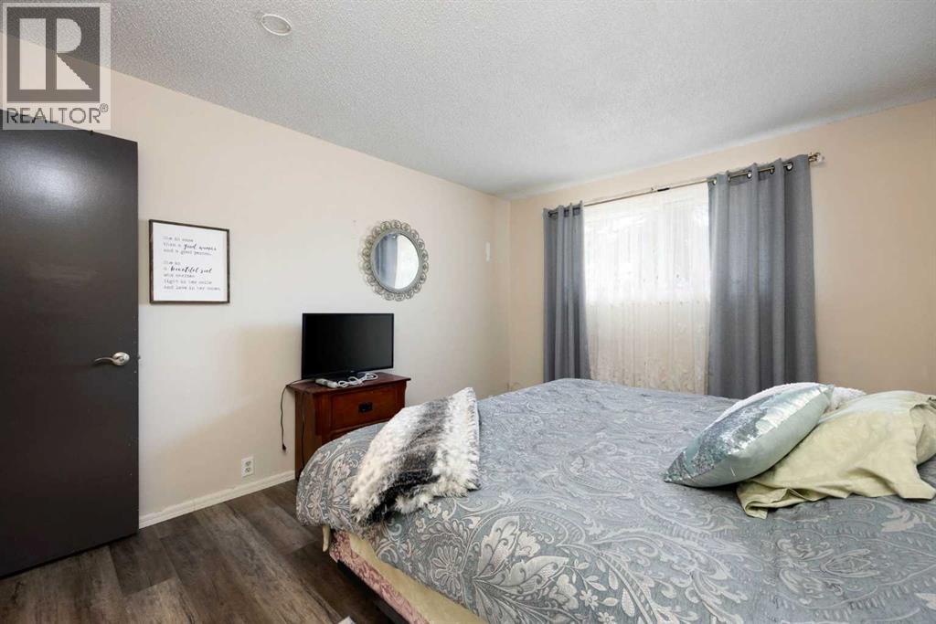 313 Hillcrest Drive, Fort Mcmurray, Alberta  T9H 3V1 - Photo 17 - A2245761