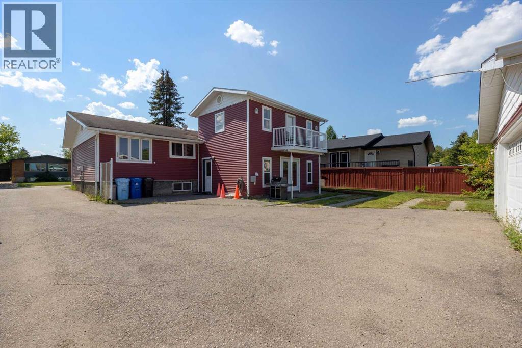 313 Hillcrest Drive, Fort Mcmurray, Alberta  T9H 3V1 - Photo 4 - A2245761