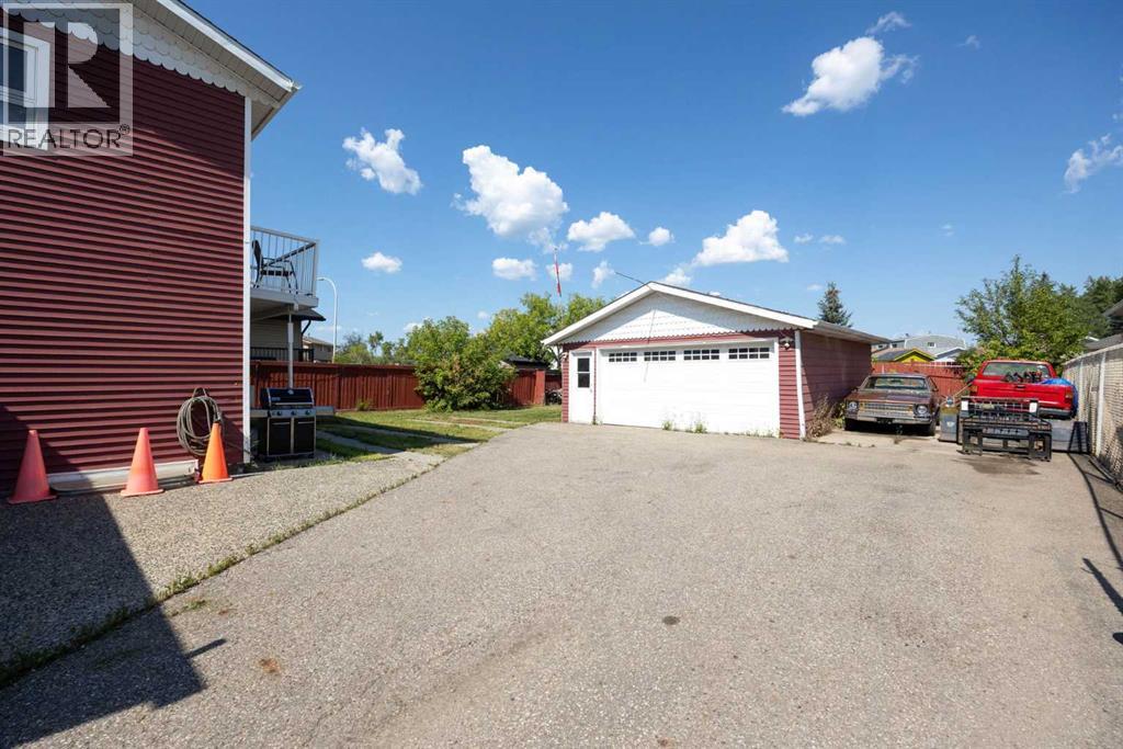 313 Hillcrest Drive, Fort Mcmurray, Alberta  T9H 3V1 - Photo 3 - A2245761