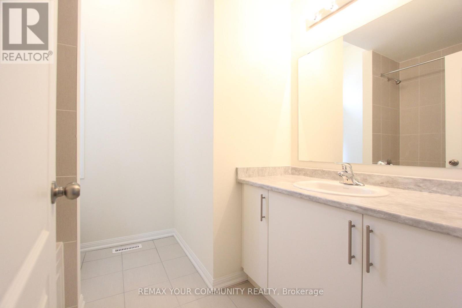 12 Cliff Thompson Court, Georgina, Ontario  L0E 1R0 - Photo 15 - N12700882