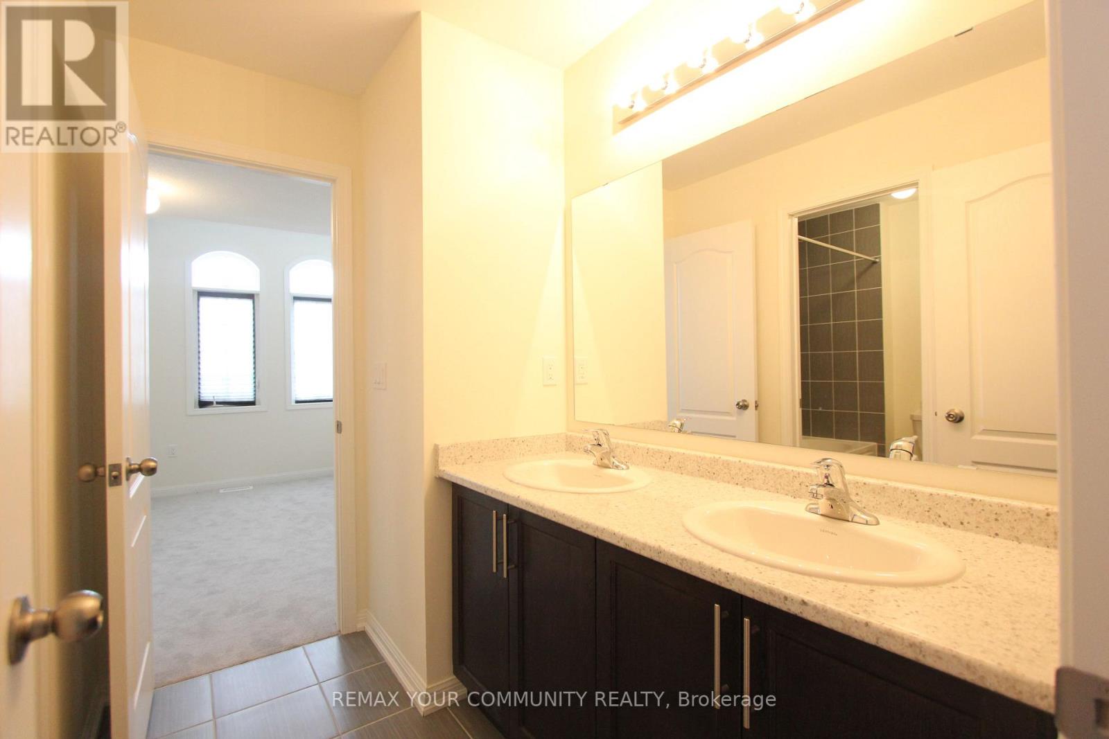 12 Cliff Thompson Court, Georgina, Ontario  L0E 1R0 - Photo 18 - N12700882