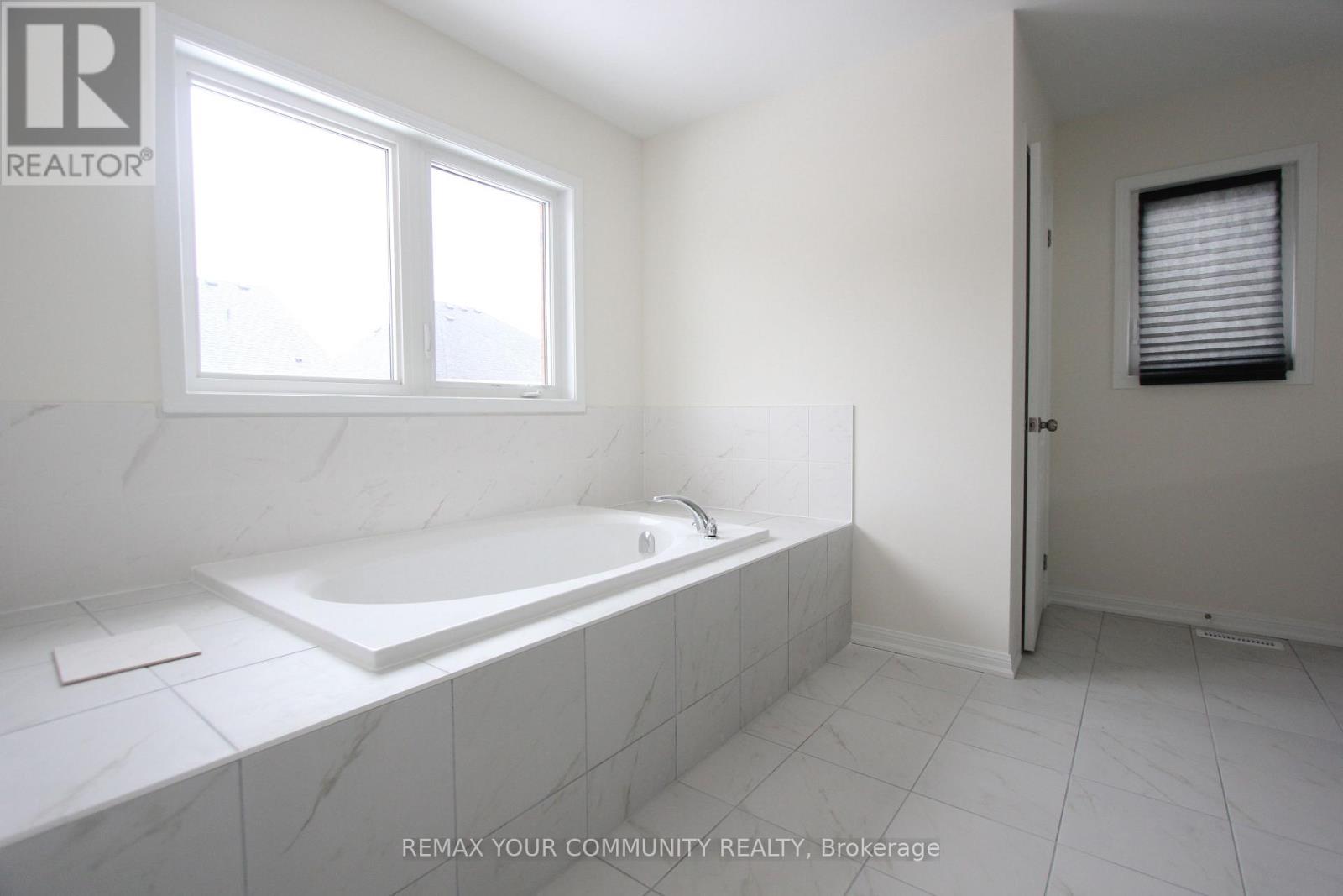 12 Cliff Thompson Court, Georgina, Ontario  L0E 1R0 - Photo 23 - N12700882