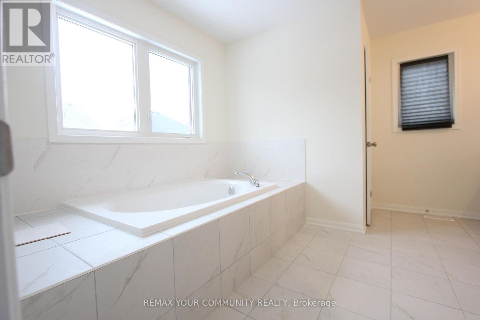 12 Cliff Thompson Court, Georgina, Ontario  L0E 1R0 - Photo 24 - N12700882