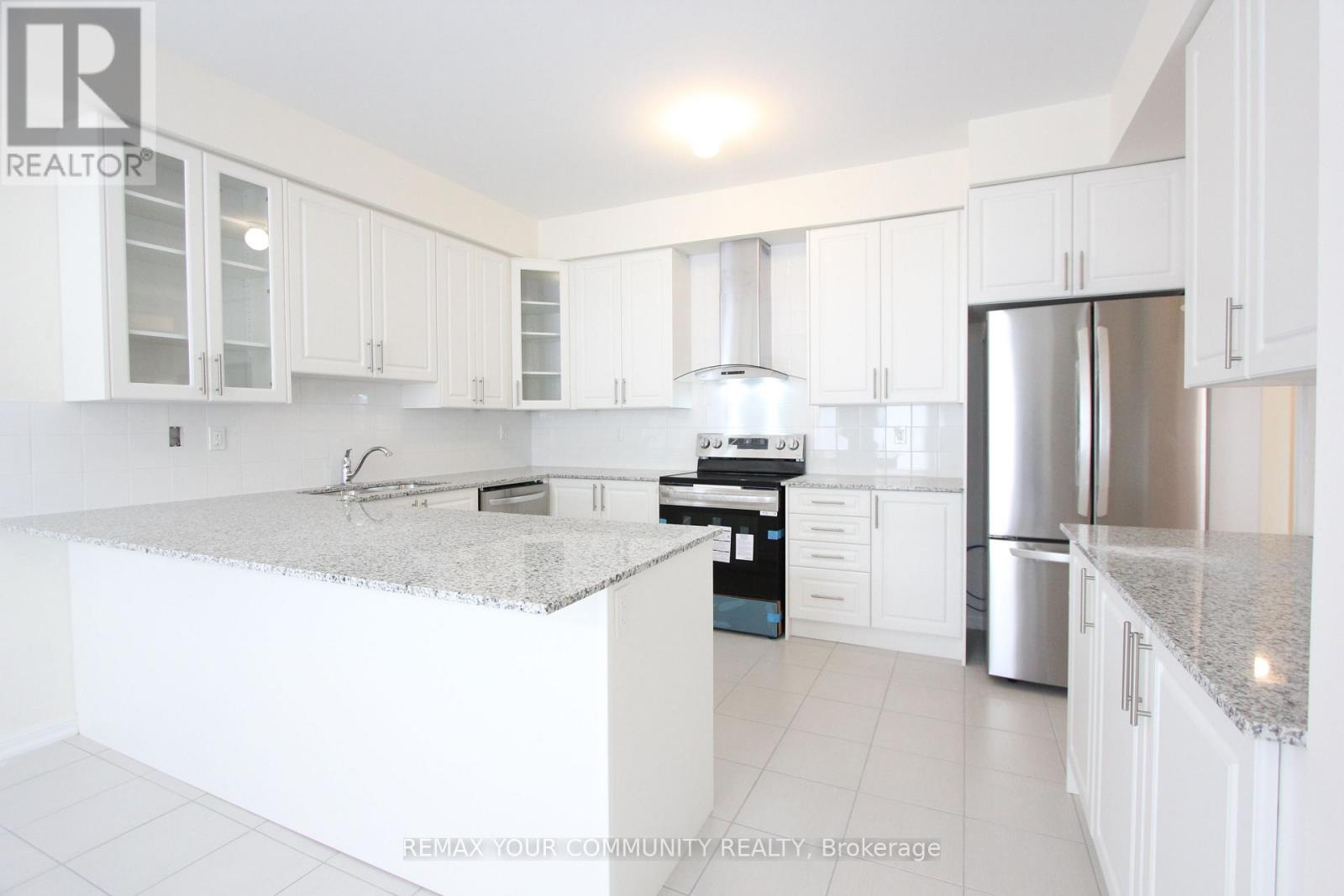 12 Cliff Thompson Court, Georgina, Ontario  L0E 1R0 - Photo 5 - N12700882