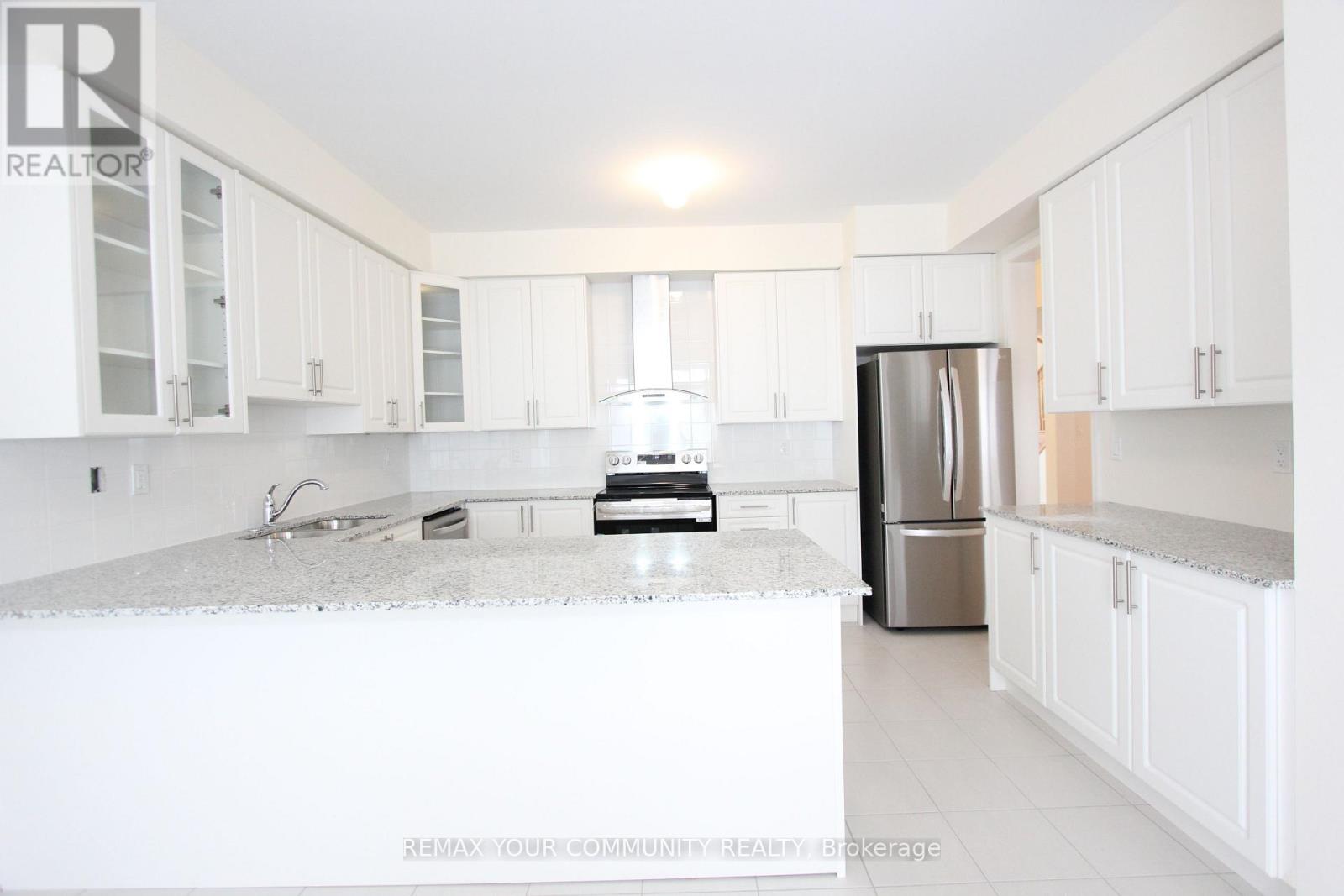 12 Cliff Thompson Court, Georgina, Ontario  L0E 1R0 - Photo 7 - N12700882