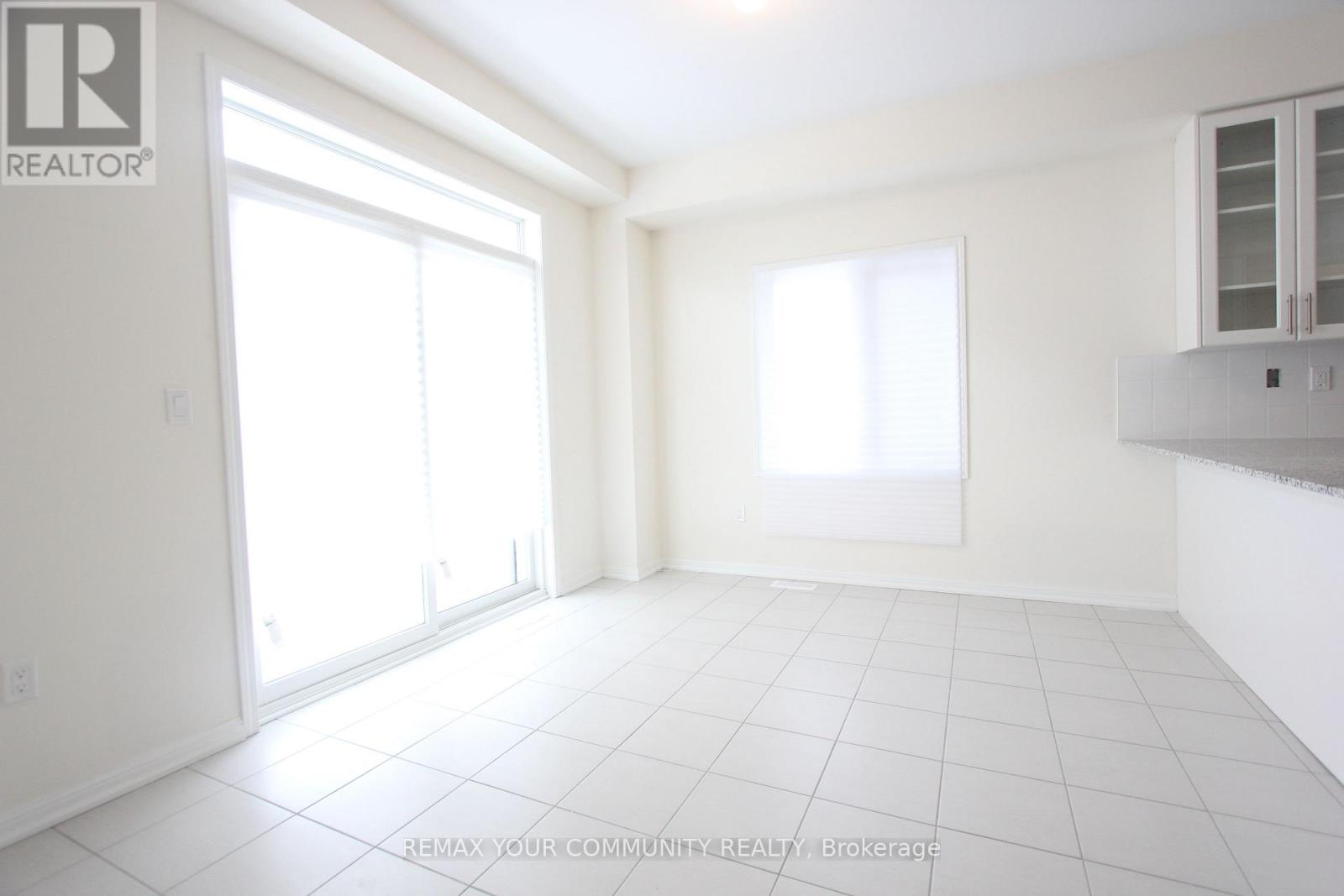 12 Cliff Thompson Court, Georgina, Ontario  L0E 1R0 - Photo 9 - N12700882