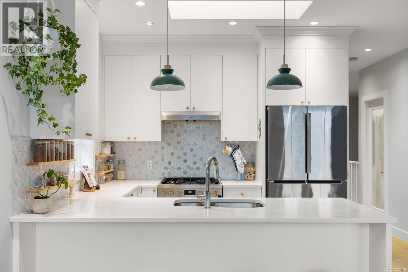 5 1016 Southgate St, Victoria, British Columbia  V8V 2Z2 - Photo 6 - 1022879