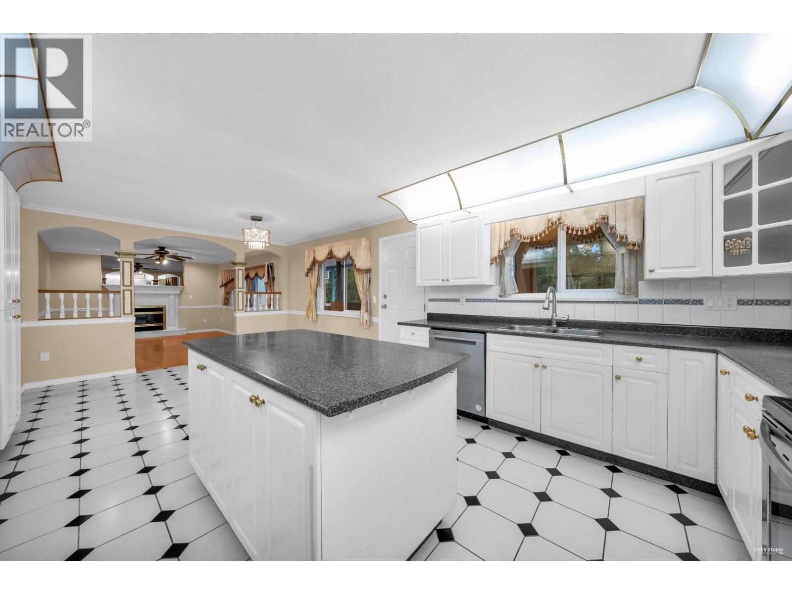 7866 14th Avenue, Burnaby, British Columbia  V3N 2B2 - Photo 4 - R3079957