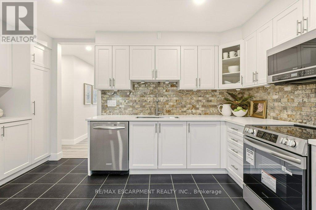 590 Cumberland Avenue, Burlington, Ontario  L7N 2X2 - Photo 10 - W12700820