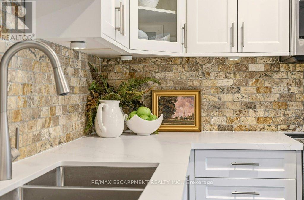 590 Cumberland Avenue, Burlington, Ontario  L7N 2X2 - Photo 11 - W12700820