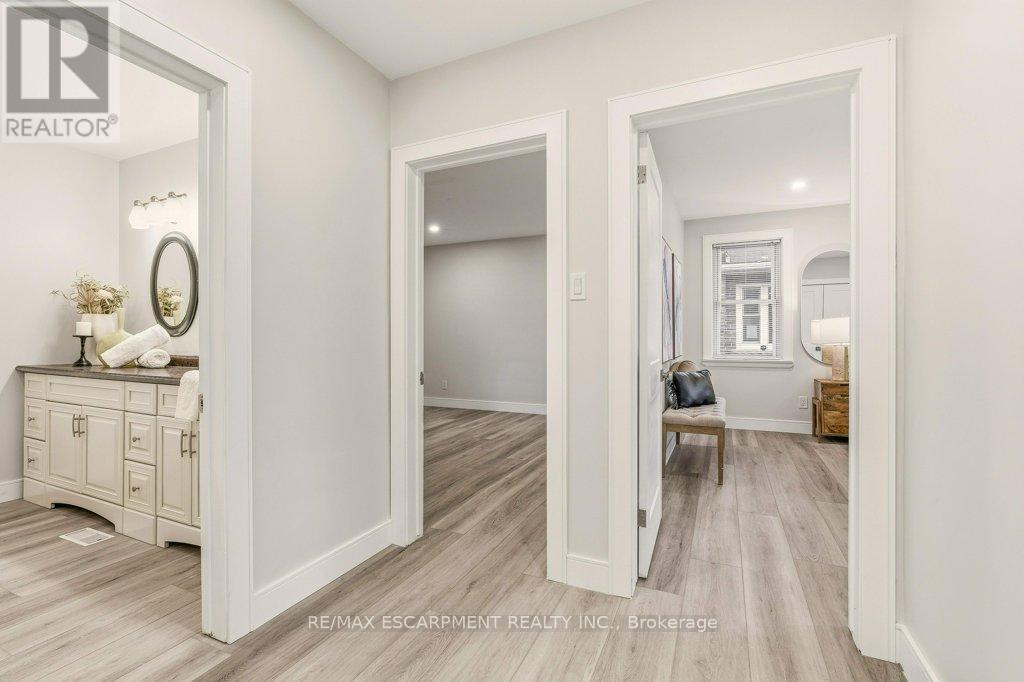 590 Cumberland Avenue, Burlington, Ontario  L7N 2X2 - Photo 15 - W12700820