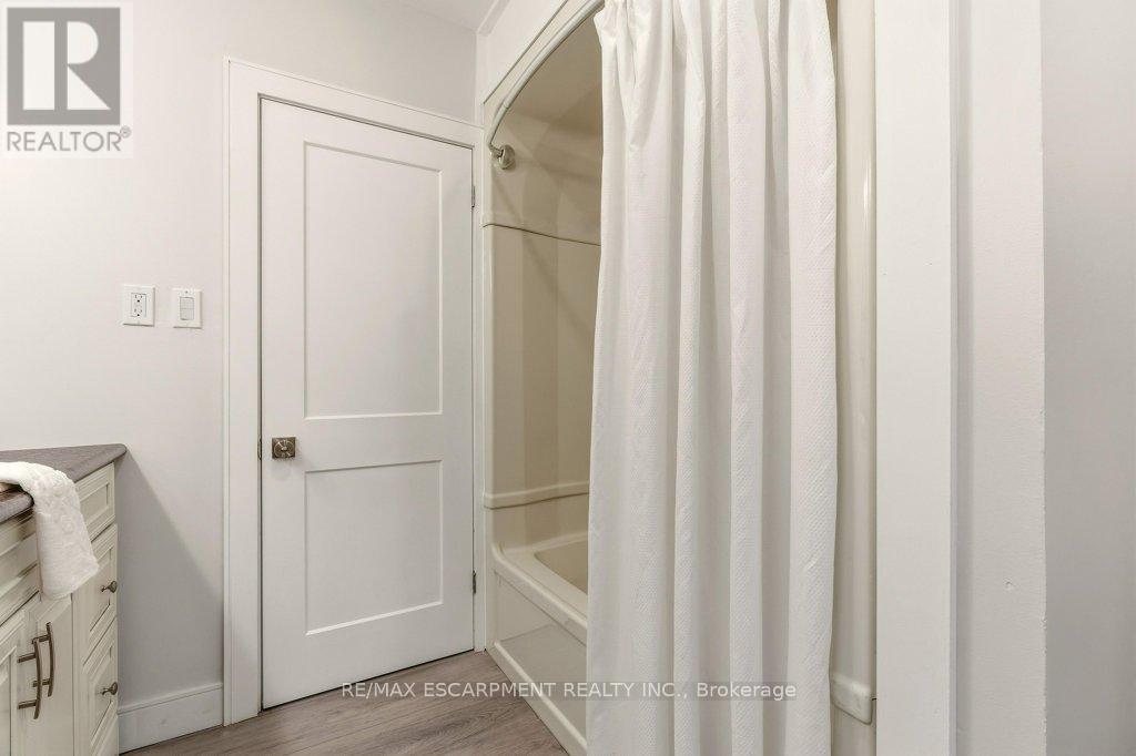 590 Cumberland Avenue, Burlington, Ontario  L7N 2X2 - Photo 19 - W12700820