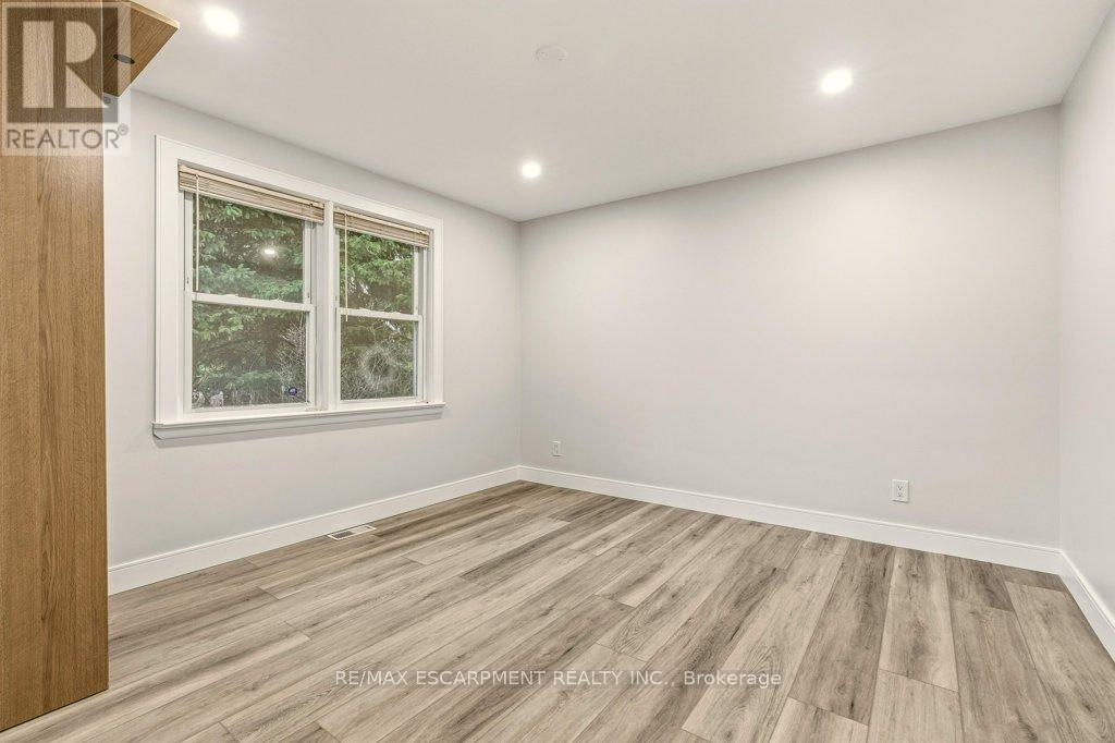 590 Cumberland Avenue, Burlington, Ontario  L7N 2X2 - Photo 22 - W12700820