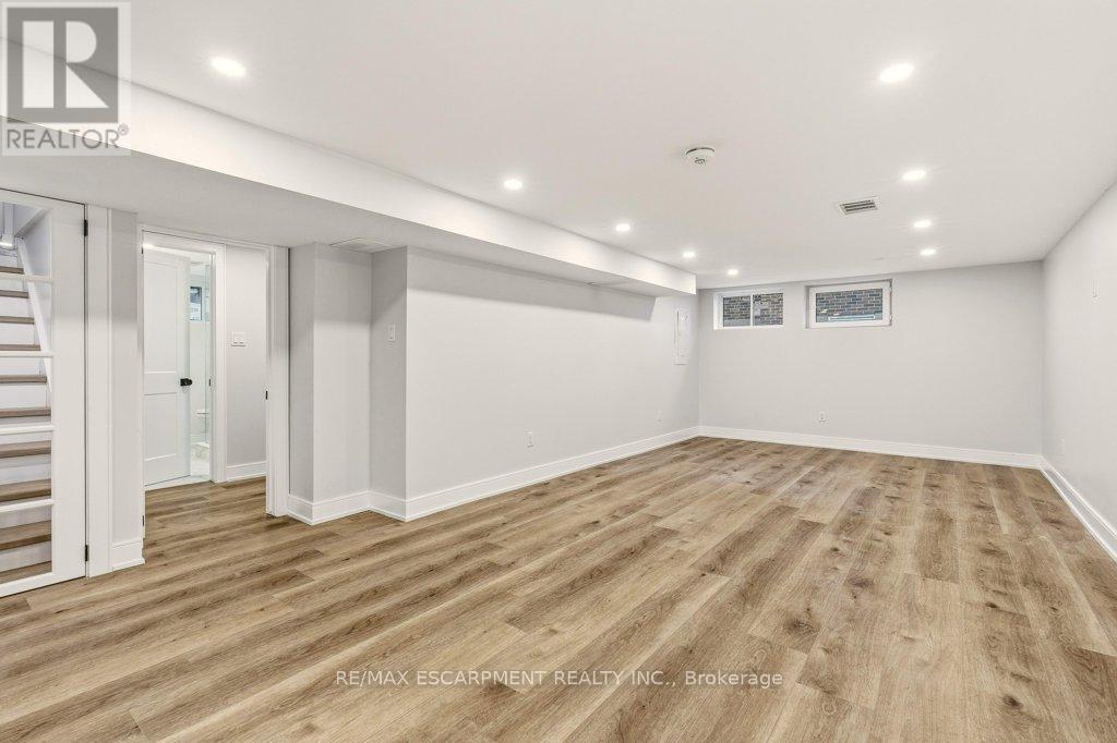 590 Cumberland Avenue, Burlington, Ontario  L7N 2X2 - Photo 24 - W12700820