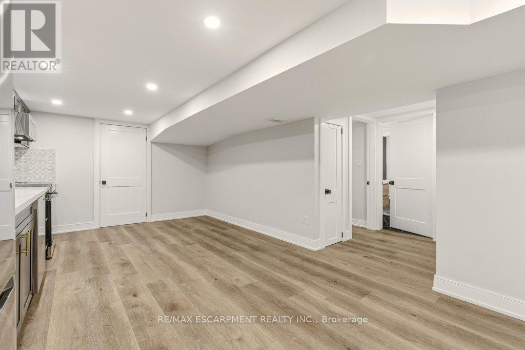 590 Cumberland Avenue, Burlington, Ontario  L7N 2X2 - Photo 29 - W12700820