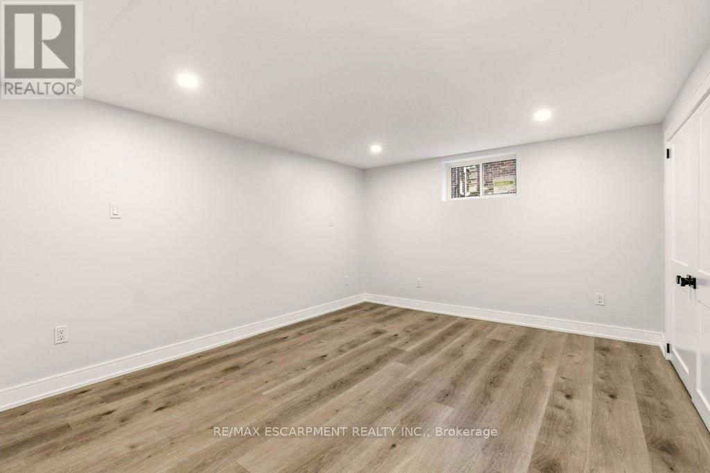 590 Cumberland Avenue, Burlington, Ontario  L7N 2X2 - Photo 31 - W12700820