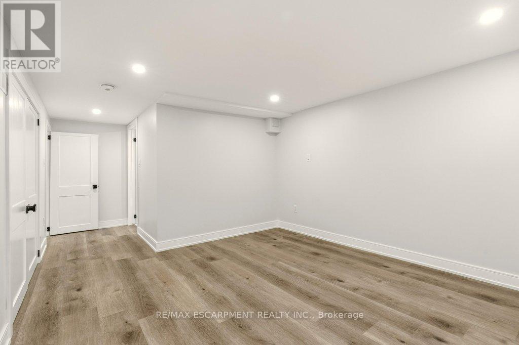 590 Cumberland Avenue, Burlington, Ontario  L7N 2X2 - Photo 32 - W12700820