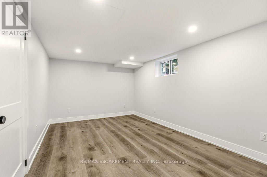 590 Cumberland Avenue, Burlington, Ontario  L7N 2X2 - Photo 35 - W12700820