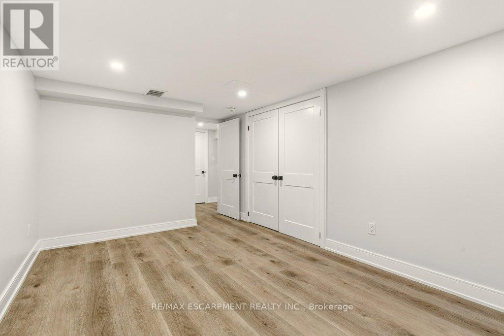 590 Cumberland Avenue, Burlington, Ontario  L7N 2X2 - Photo 36 - W12700820