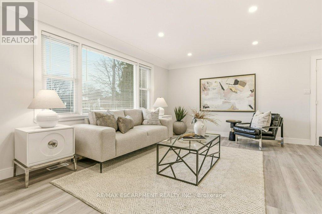 590 Cumberland Avenue, Burlington, Ontario  L7N 2X2 - Photo 4 - W12700820