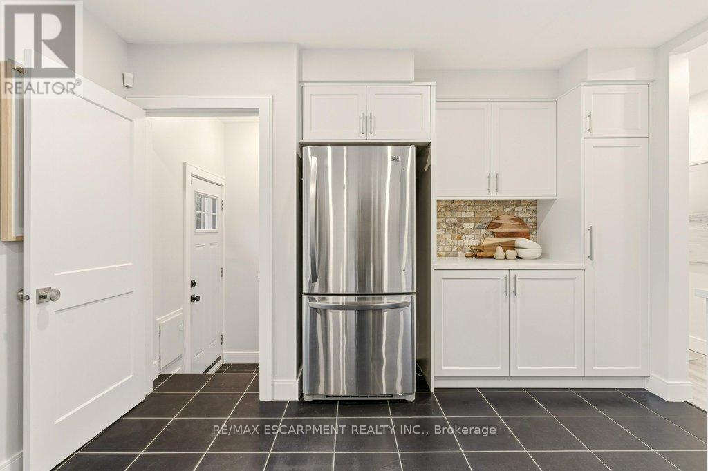 590 Cumberland Avenue, Burlington, Ontario  L7N 2X2 - Photo 9 - W12700820