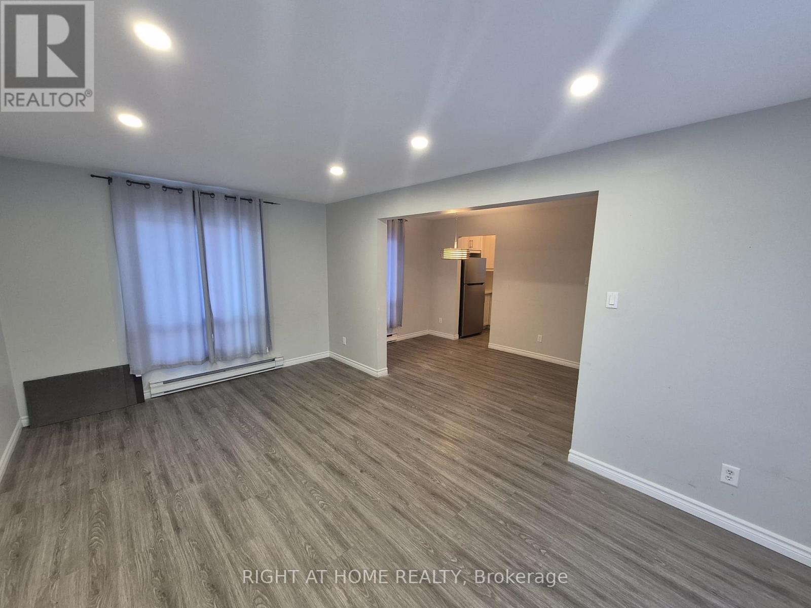 12 Hoskins Square, Brampton, Ontario  L6S 2N6 - Photo 1 - W12700862