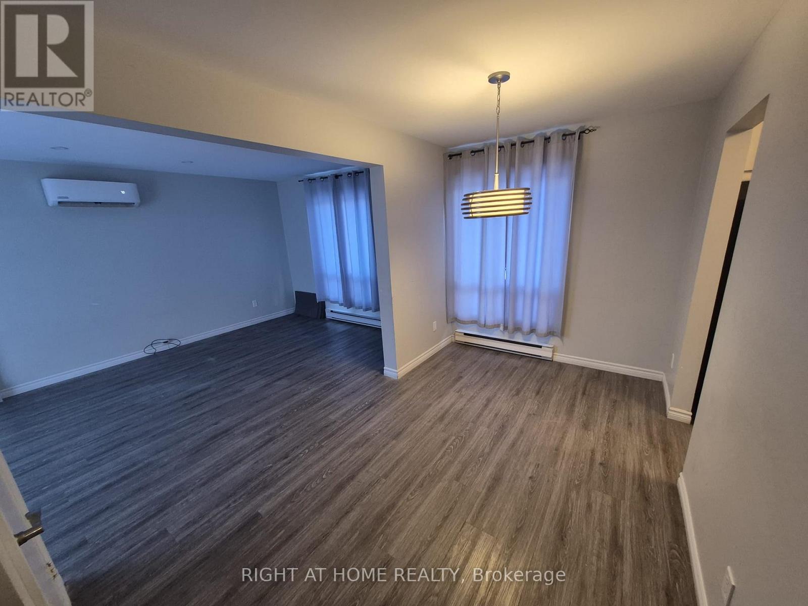 12 Hoskins Square, Brampton, Ontario  L6S 2N6 - Photo 3 - W12700862