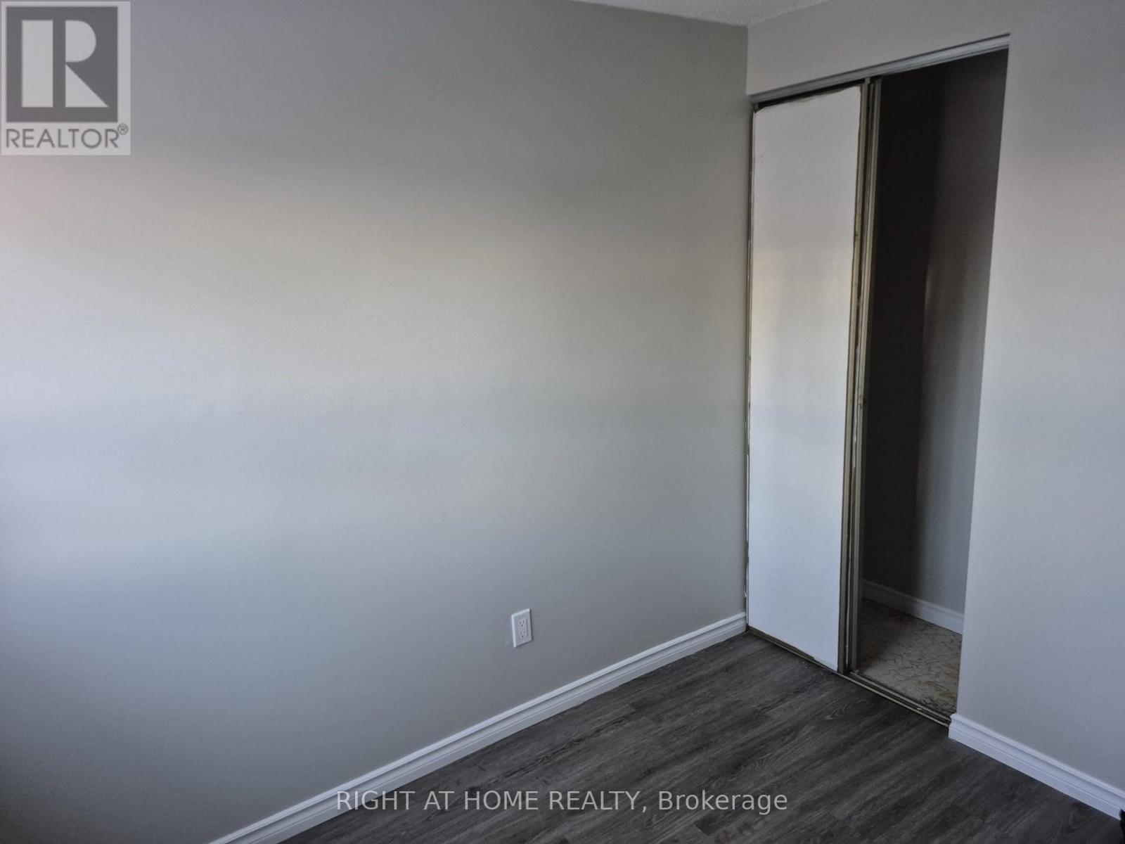 12 Hoskins Square, Brampton, Ontario  L6S 2N6 - Photo 9 - W12700862