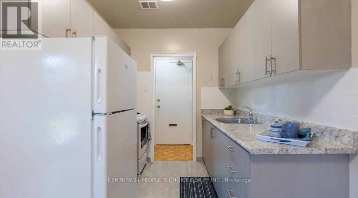 307 - 52 Park Street E, Mississauga, Ontario  L5G 1M1 - Photo 4 - W12700864