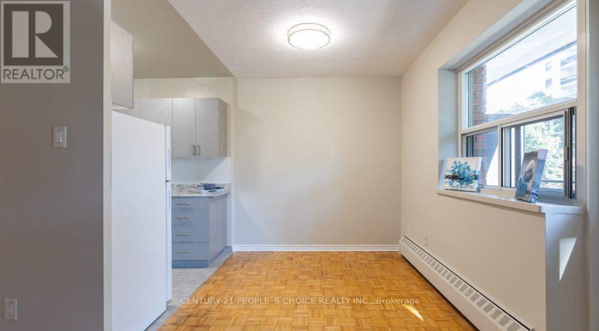 307 - 52 Park Street E, Mississauga, Ontario  L5G 1M1 - Photo 5 - W12700864