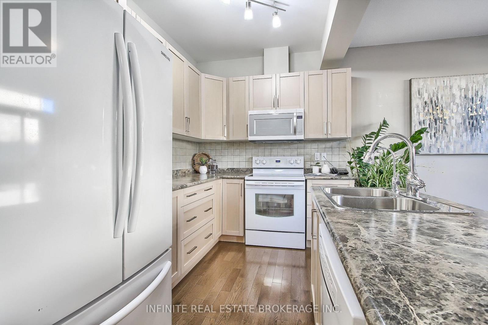 11 - 380 Lake Street, Grimsby, Ontario  L3M 0E8 - Photo 10 - X12700788