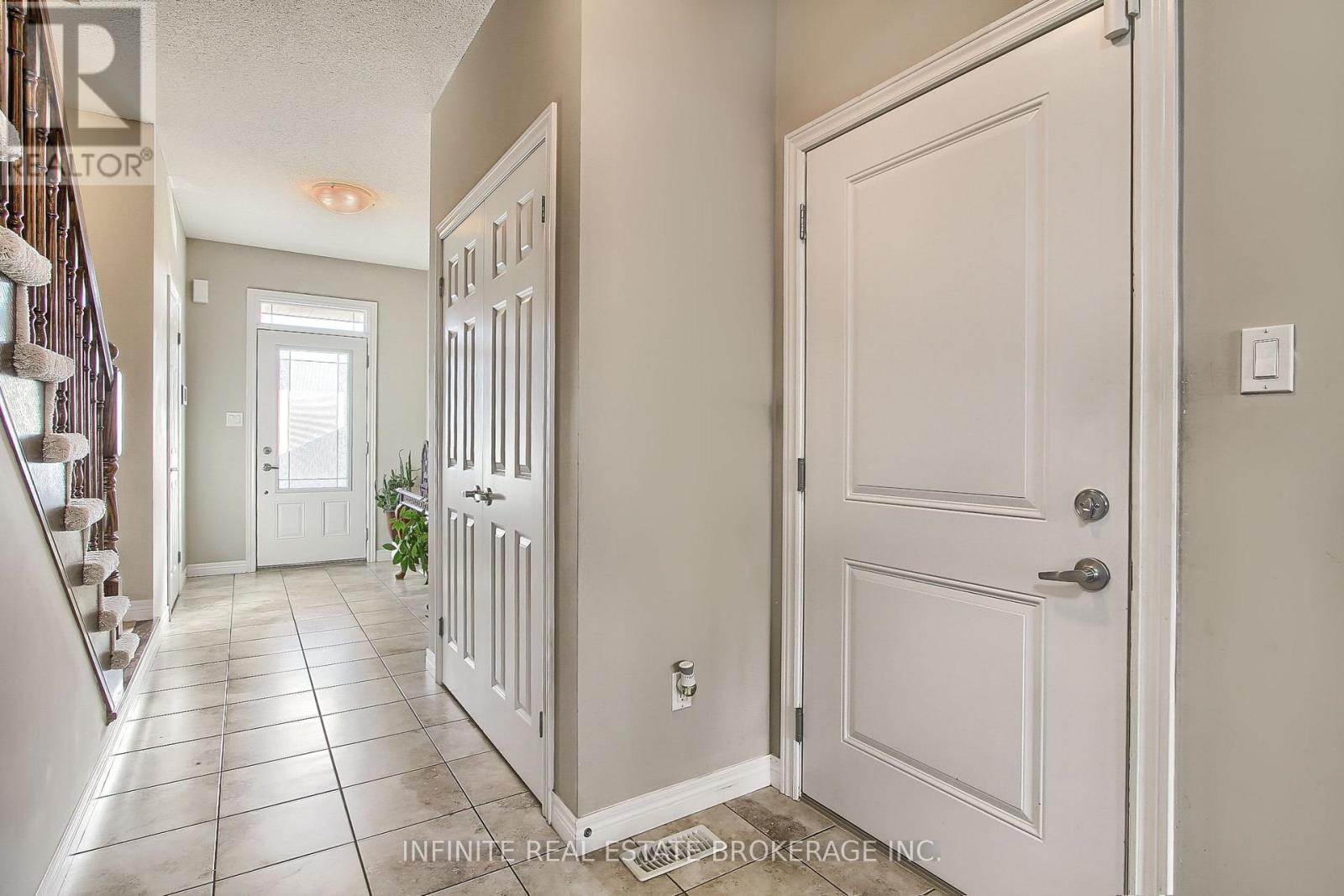 11 - 380 Lake Street, Grimsby, Ontario  L3M 0E8 - Photo 7 - X12700788