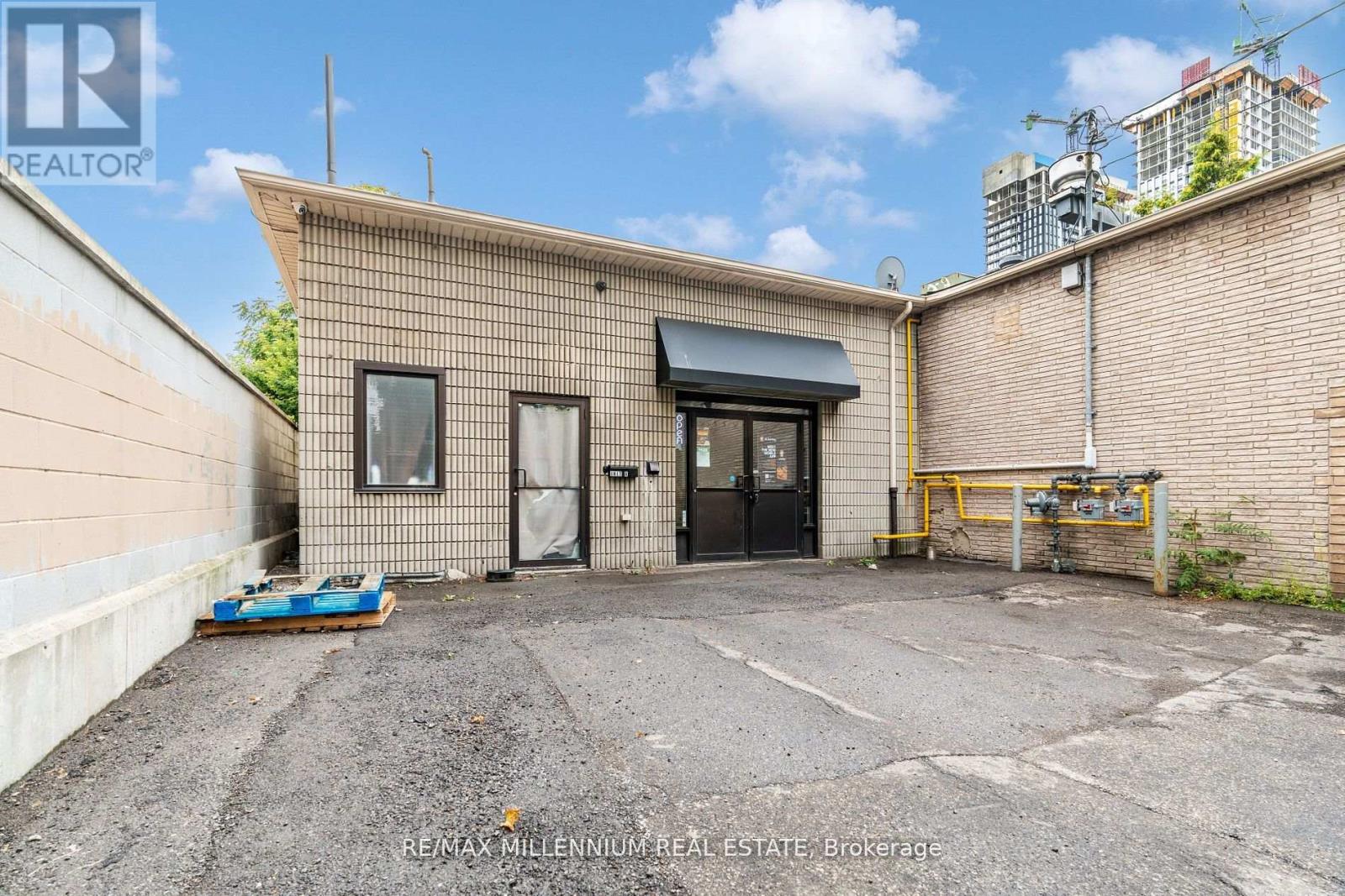 104 Cannon Street E, Hamilton, Ontario  L8L 2A3 - Photo 2 - X12700800