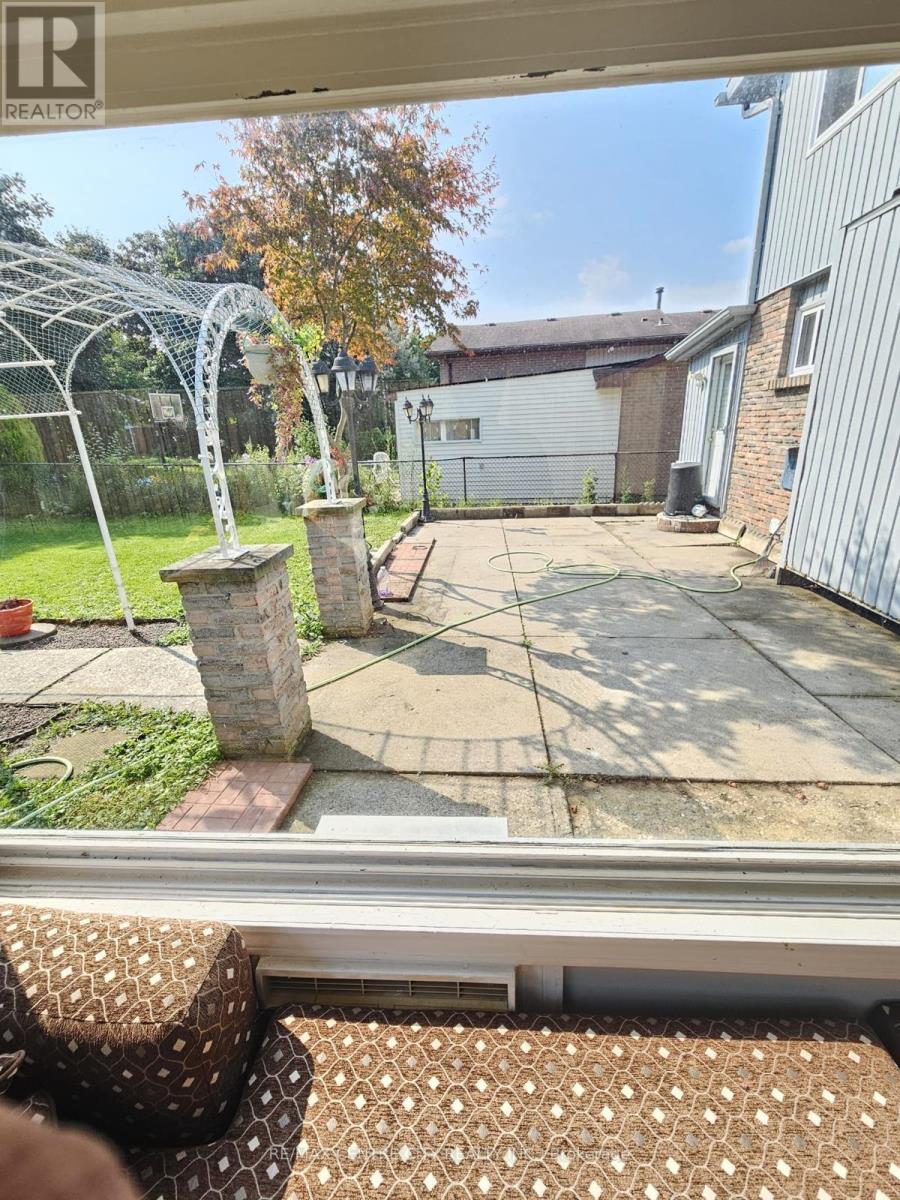 66 Bexhill Drive, London South, Ontario  N6E 1X2 - Photo 34 - X12700908