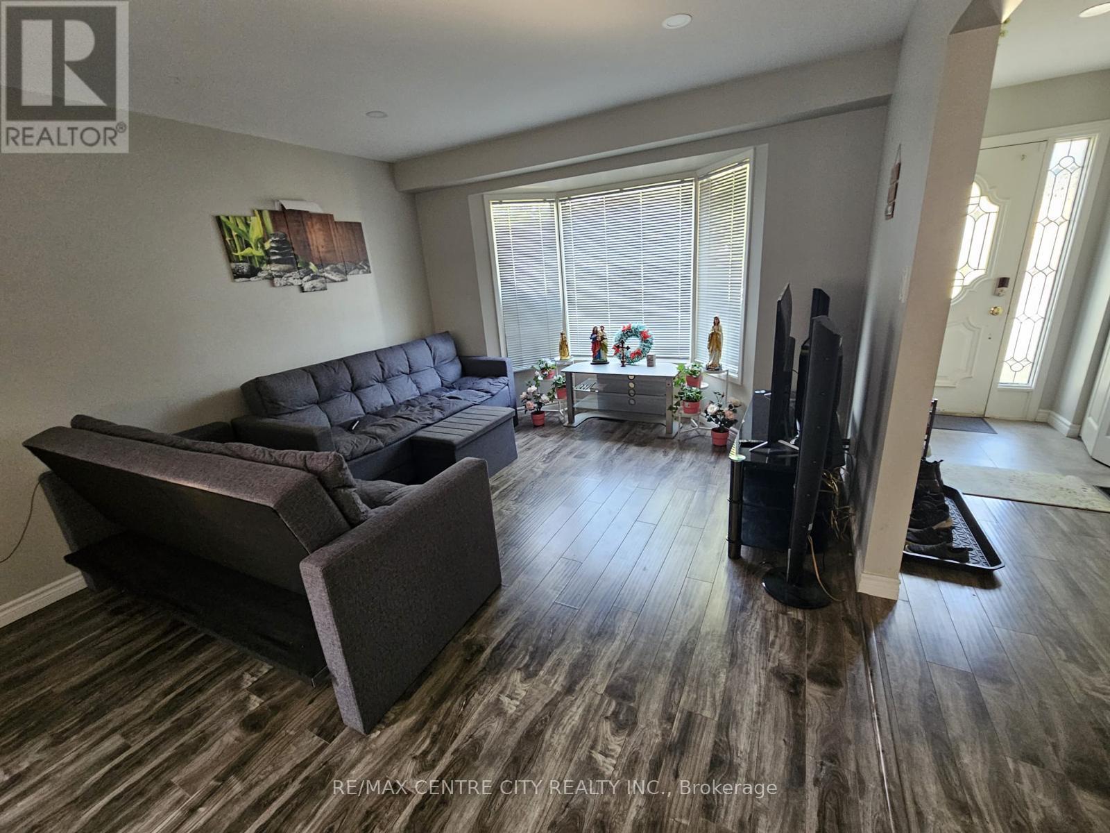 66 Bexhill Drive, London South, Ontario  N6E 1X2 - Photo 5 - X12700908