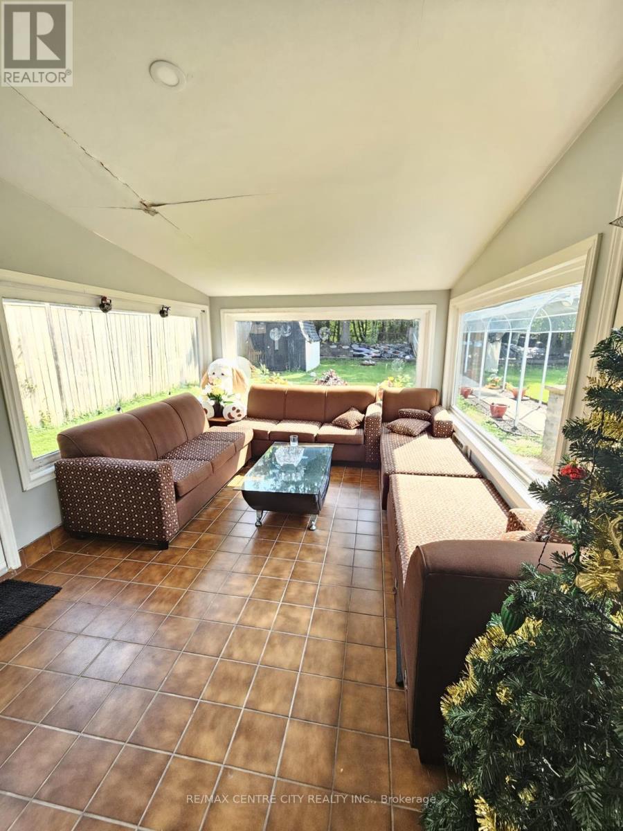 66 Bexhill Drive, London South, Ontario  N6E 1X2 - Photo 7 - X12700908