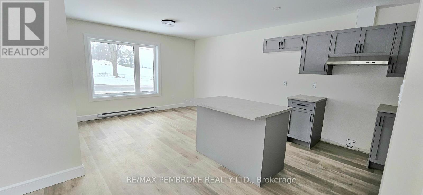 135 Bell Street, Pembroke, Ontario  K8A 2J7 - Photo 3 - X12700918