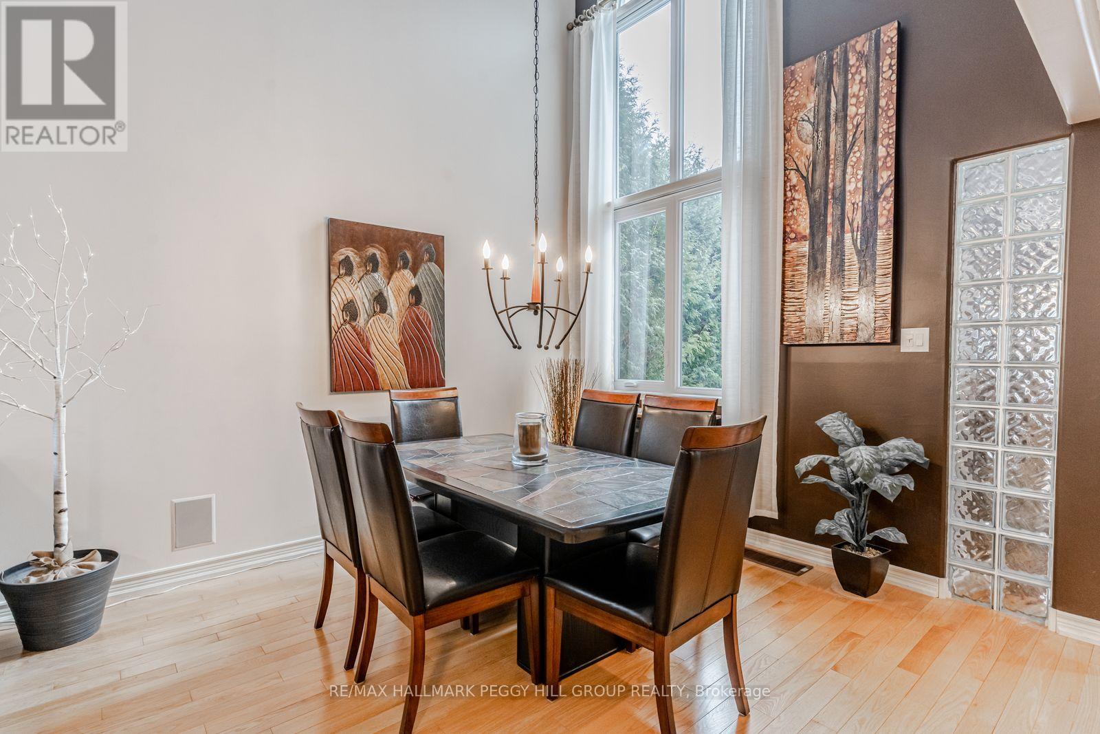 15 Charing Crescent, Aurora, Ontario  L4G 6P4 - Photo 5 - N12661554